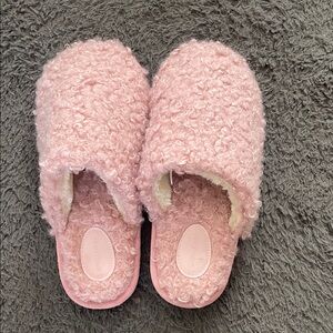 Snugleaves Cozy Pink Fuzzy Slippers for Women, 9-10, NWOT